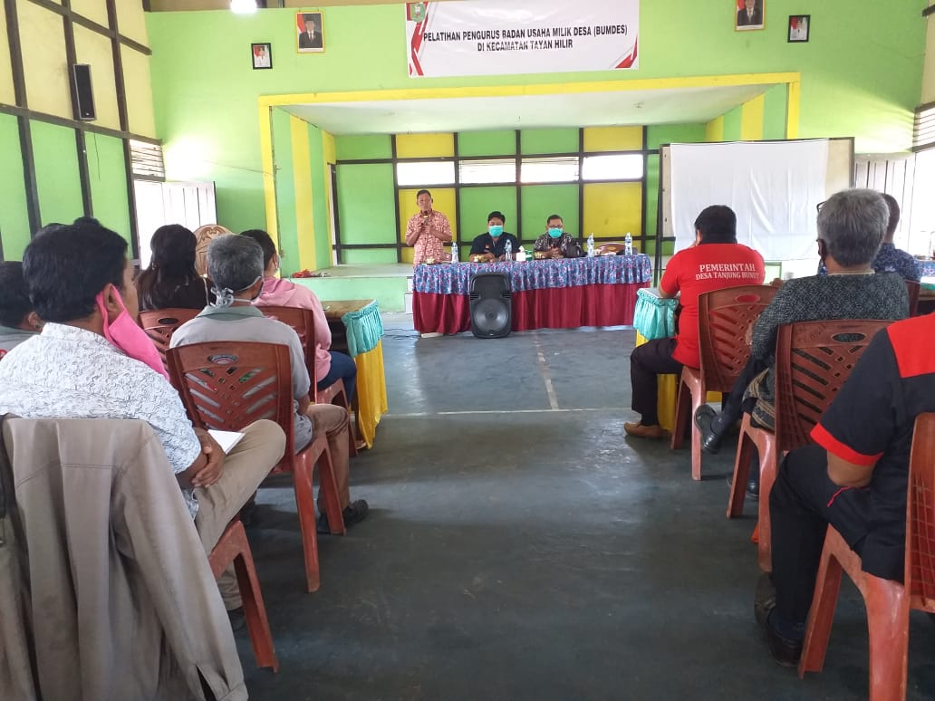 Pelatihan Pengurus Badan Usaha Milik Desa (BUMDES) di Kecamatan Tayan Hilir